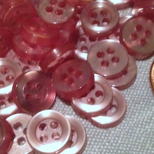 Lot of 24 Small Pearlized Pinkish Lilac Plastic Buttons 3/8&quot; 9.5mm # 7540
