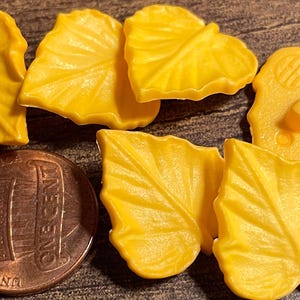 Set of 6 Vintage NOS JHB Yellow Realistic Leaf Plastic Shank Buttons Novelty 20mm Just Over 3/4&quot; 14952
