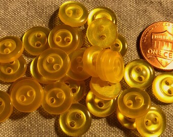 24 Pearlized Yellow Plastic Shirt Buttons 7/16" 11mm 8264