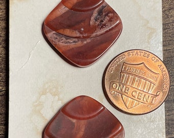 Set of 2 Vintage NOS Carded Square Reddish Brown Plastic Shank Buttons 22mm 7/8" 14607