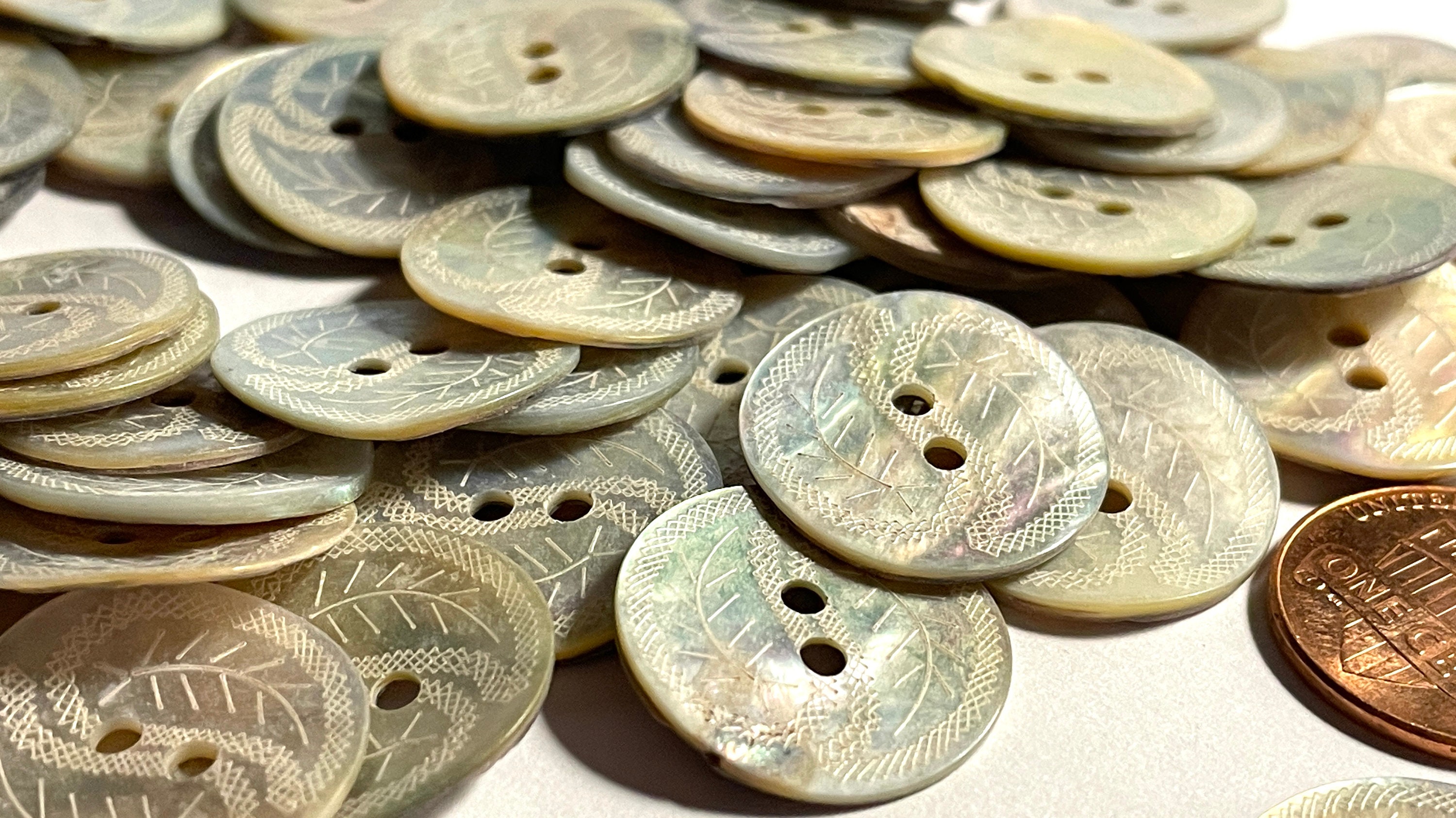 Anchrisly Buttons for Sewing 100pcs 1 inch Buttons Large Wood Buttons for Crafts Mixed Big Wooden Vintage Assorted Buttons 2 Holes Round Decorative Wo