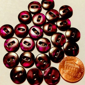 24 botones pequeños de plástico rojo vino perlado violáceo con dos agujeros para coser, de poco más de 12 mm (7/16"), n.° 10505