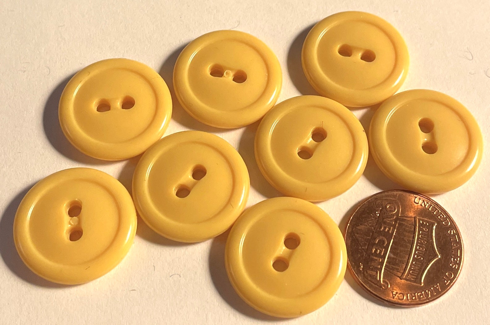 Set of 8 Vintage Rimmed Glossy Yellow 2-hole Sew-through Plastic ...