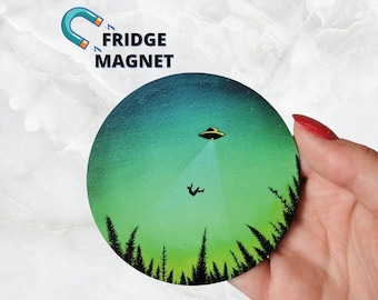 UFO Magnet, Alien Magnet, UFO Art Fridge Magnet, Vinyl Cut Magnet, Paranormal UFO Magnet, Extra Terrestrial Artwork, Man And Flying Saucer