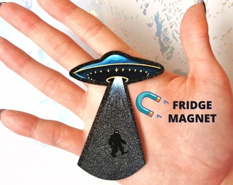 Bigfoot Beamed Up By UFO Magnet, Bigfoot Fridge Magnet, Flying Saucer Art, Sasquatch Yeti Magnet, Bigfoot Encounter, Aliens Artwork, Bigfoot