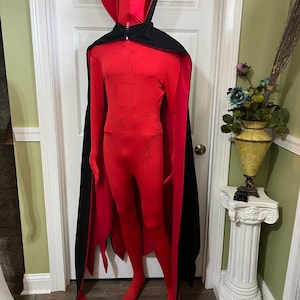 High collar lined cape with jagged ends