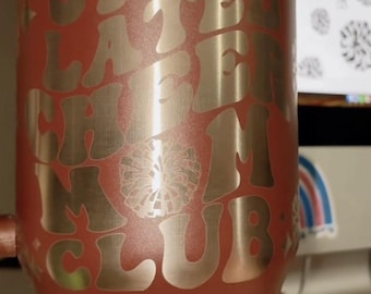 Vaso láser SVG de mamá animadora sobreestimulada