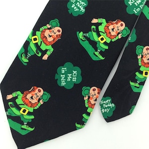 Novel Ties Happy Saint Patrick&#39;s Day Kiss Silk Irish Green Necktie Tie N1-51 Euc Excellent Cravate de fantaisie Corbata de la novedad