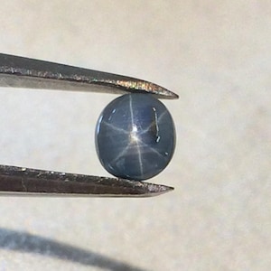 Zafiro estrella natural de 0,53 quilates de Ceilán • Piedra preciosa suelta genuina • Piedra natal de septiembre • Zafiro estrella de Ceilán sin tratar • Gema del joyero