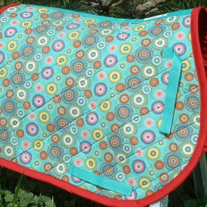 Prêt à expédier Turquoise Lucky Medallion Saddle Pad Taille Cheval image 1