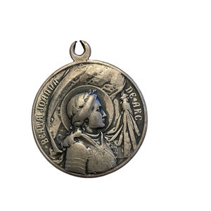 Ancien Pendentif Médaille Religieux Français Argenté Sainte Jeanne d'Arc et le Pape X