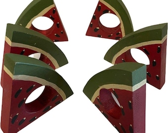 Anelli portatovaglioli in legno a forma di anguria, ideali per picnic e feste del 4 luglio, dimensioni 4 3/4" x 5".