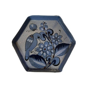 Vintage Tonala Mexican Pottery Hexagonal 8” Plate Bird Drinking Nector 7&quot;