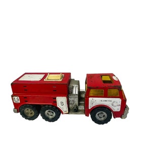 Grand camion de pompier vintage Tonka en métal rouge, modèle plastique, métal rouillé, 1986 vendu tel quel