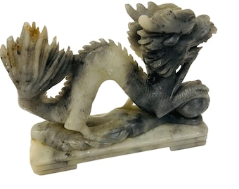 中国産ホワイトクォーツ1個 [比重=2.53] ドラゴン像、小さいですが