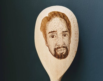 Lin-Manuel Miranda Face on wooden spoon, prank gift, tic toc, housewarming, meme gift, spiderman actor, cook, teen gift crush merch  015-324