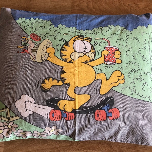 Pillowcase Garfield vintage skateboard hamburger