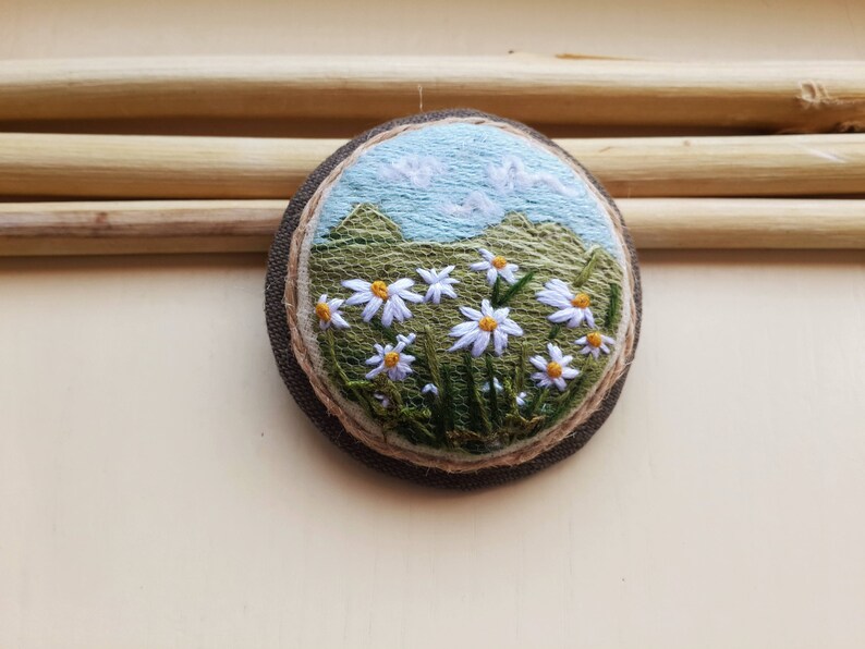 Field of daisies brooch embroidered brooch gift for her bow image 1