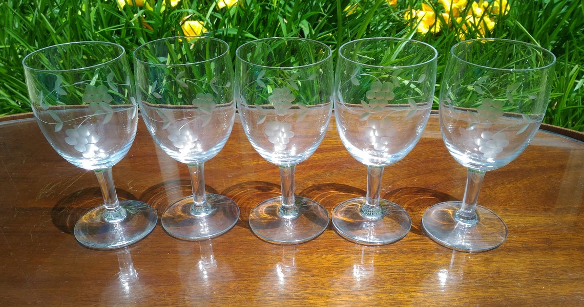 Authentic Crystal Elegant Wine Glasses Etched w/ Grapes Etsy