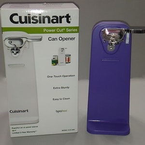 Puede incluir: Abrelatas Cuisinart Power Cut Series de color morado con operaci&oacute;n de un solo toque, dise&ntilde;o extra resistente y caracter&iacute;sticas f&aacute;ciles de limpiar. Es libre de BPA y viene con una garant&iacute;a de 3 a&ntilde;os.