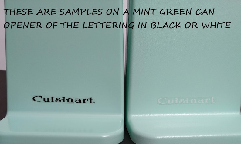 Pode incluir: Dois abridores de latas verde menta com a palavra "Cuisinart" impressa neles. Um abridor tem letras pretas e o outro tem letras brancas.