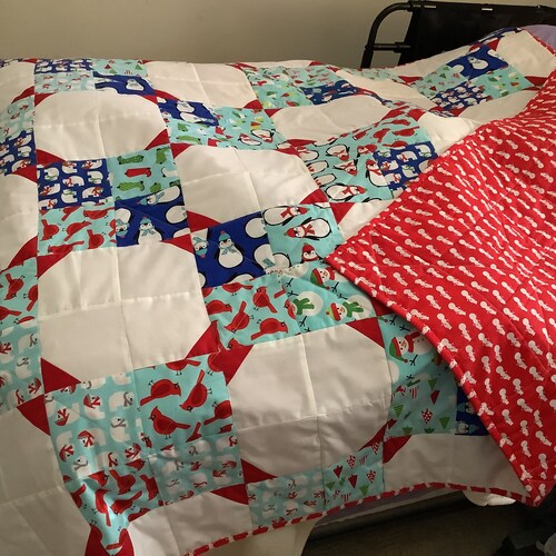 Christmas Lap Quilt -52 shops x 61- Penguins Snowmen Birds Trees Boots