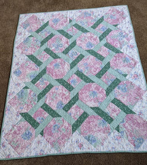 Oh so PRETTY Garden Twist Quilt With Green Trellis & Pastel Etsy