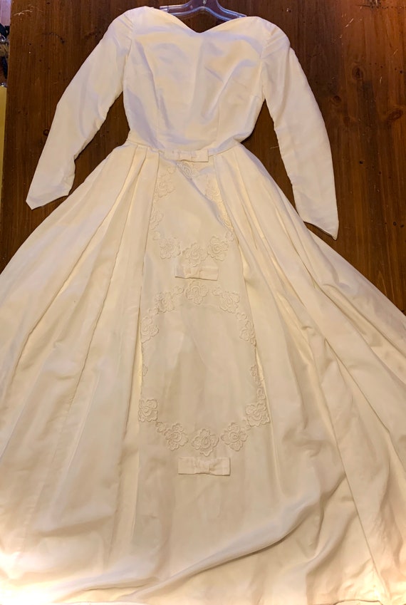 Vintage 1950s wedding dress