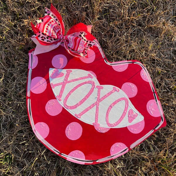 Ready to Ship - Valentines Lips - Wood Door Hanger - Valentines - Xoxo