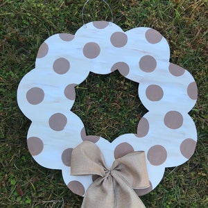 Distressed Circle Wooden Door Hanger