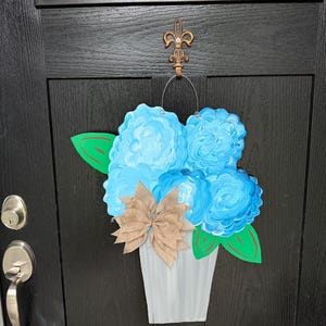Door Hanger / Blue Hydrangea Flower Pot Wooden Door Hanger - Spring Sign - Hydrangea - Welcome Sign - Door Decor