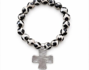 Pulsera elástica de cuentas tibetanas blancas y negras con dije de cruz, lista para enviar. Plata, peltre, elástica, lunares.