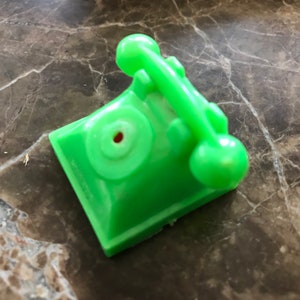 Vintage Green Telephone Pencil Sharpener 1960s  B8