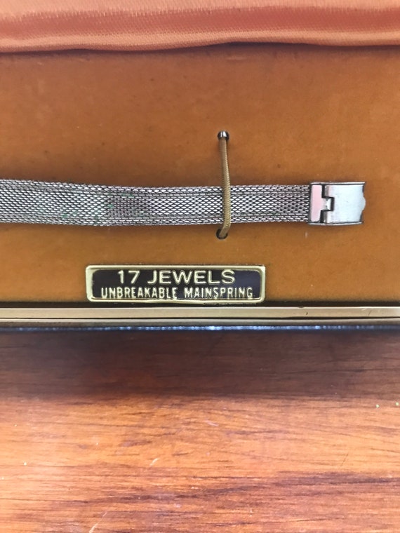 1972 Gruen Ladies Wrist Watch - image 2