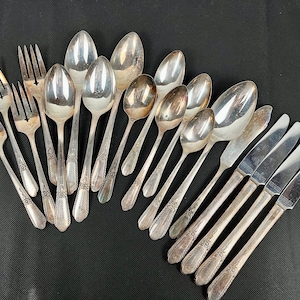 32pc Vtg Simeon L George H Rogers Co Silverplate A1+ Oneida Ltd 1941 Set