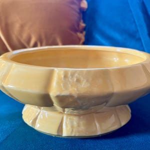 Vtg Mid Century Modern Round Ribbed Pedestal Low Bowl Planter Yellow USA Pottery