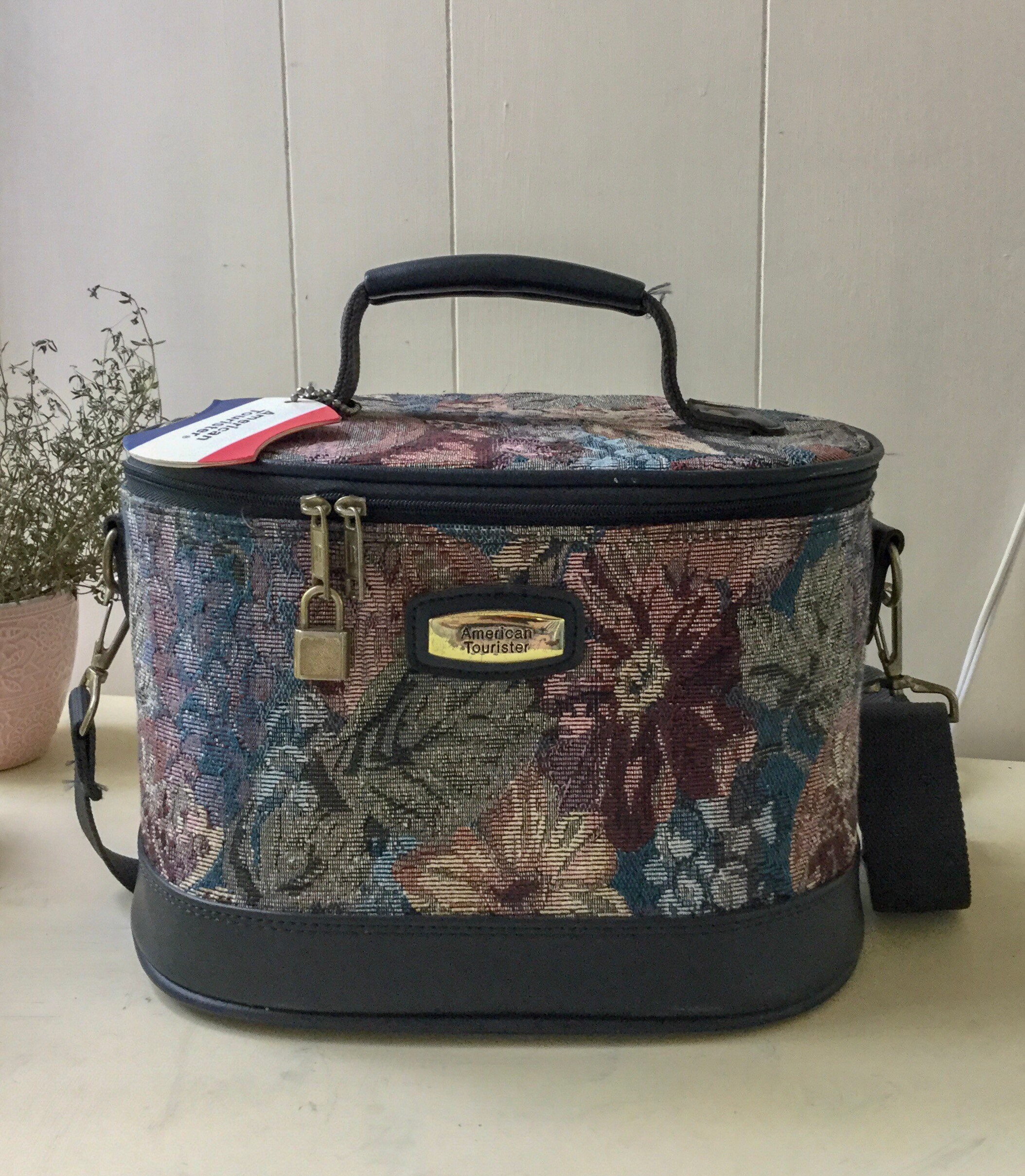 American Tourister Trolley Bag Price In Qatar