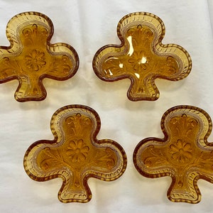 VTG Indiana Glass Tiara Verre ambré Costume pour cartes Clubs Trèfle bibelot 4 pièces