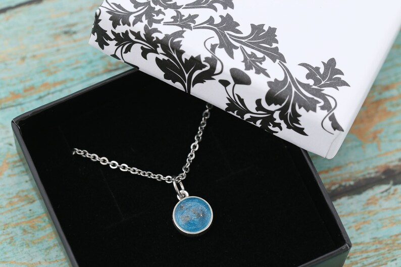Memorial Ash Silver Plated Round Pendant Necklace Cremation NecklacePet Ash Memorial Jewelry