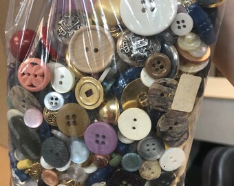 Green Buttons 100pcs Assorted Shades /& Sizes Bulk Lot Aussie Seller