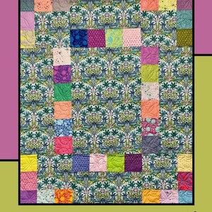 Peut inclure: Un modèle de courtepointe appelé "Chaotic Bliss" par Molly Cook pour Villa Rosa Designs. La courtepointe est composée de carrés colorés avec un motif floral en arrière-plan.