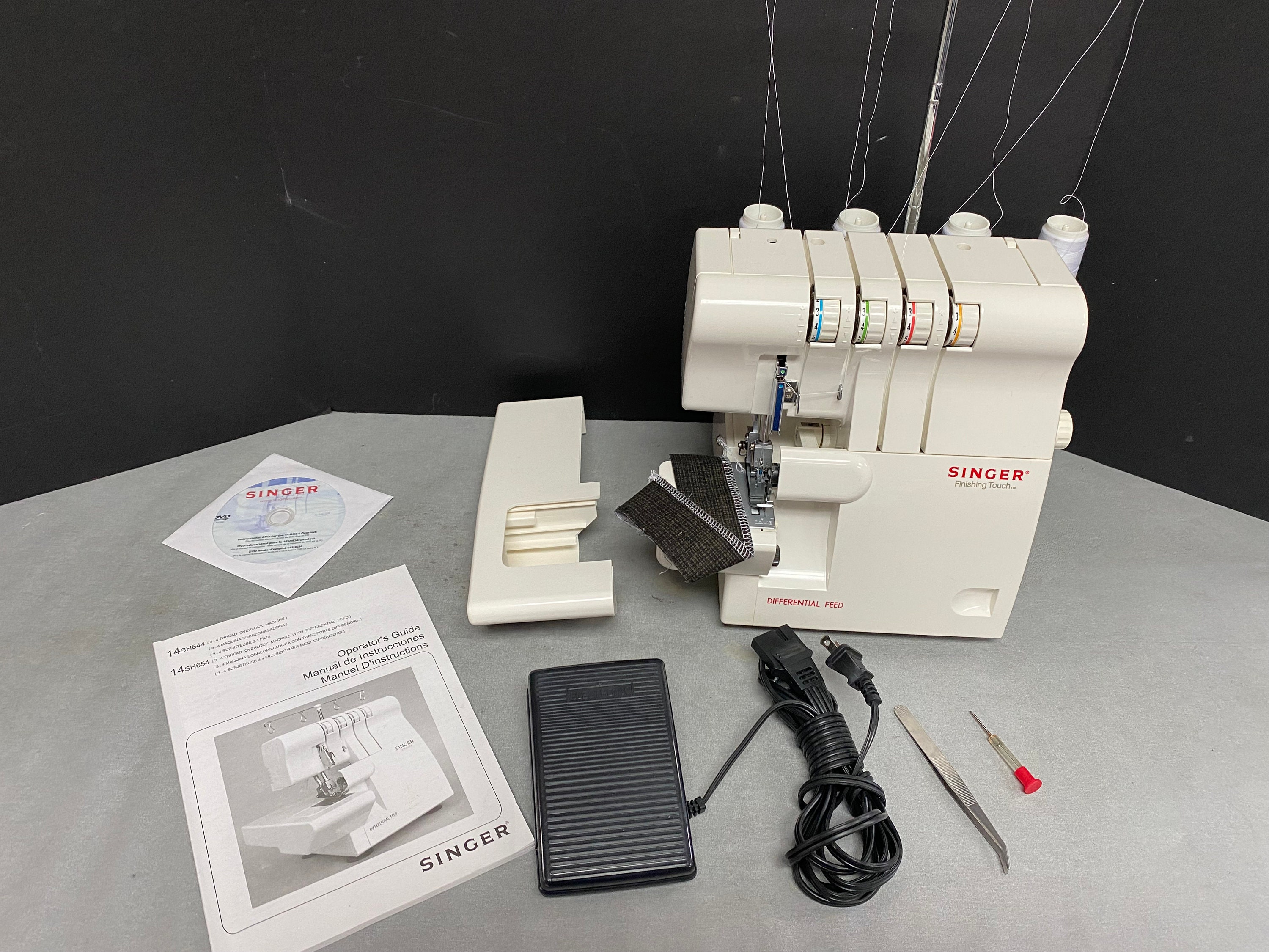 Surjeteuse Singer Ultralock 14SH654, surjeteuse singer