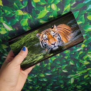 Cartera de cuero sintético tigre - Idea de regalo inspirada en el tigre - Estampado de tigre - Regalo para ella - Cartera de mujer - Cartera personalizada - Cartera de cuero sintético