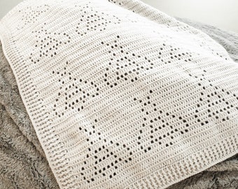 Beckett Blanket | Filet Crochet Blanket Pattern | Baby Blanket Crochet Pattern | Filet Blanket | Filet Crochet Pattern | Bees | Animals