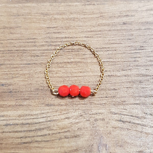 Bague chaîne 3 perles rouge corail