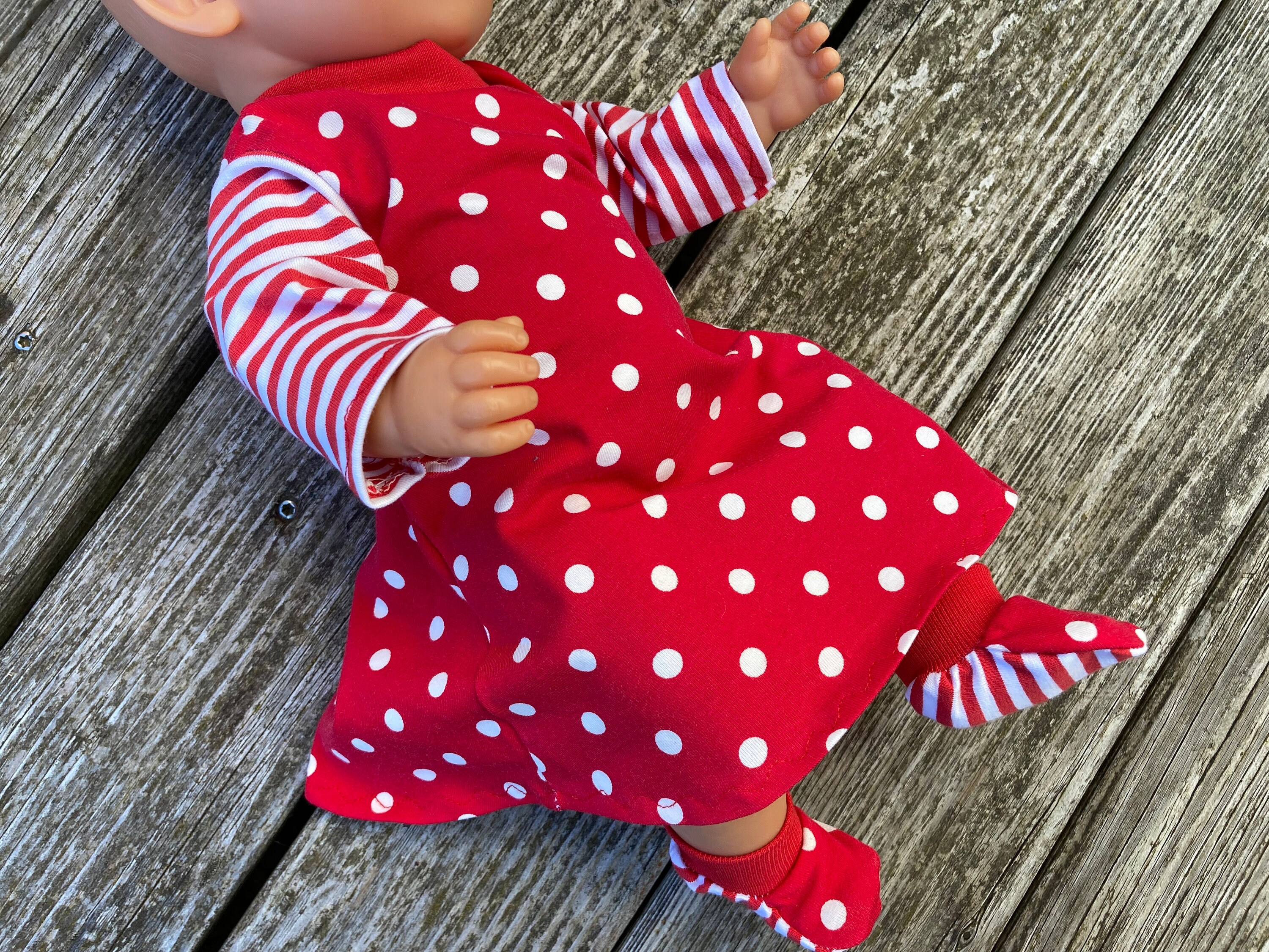 Puppenkleidung Nachthemd Kleid Schühchen für Baby Puppen Gr 43 cm Kleidchen 