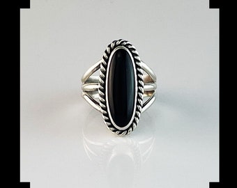 Sterling Silver Onyx Ring with Twist Rope Detail