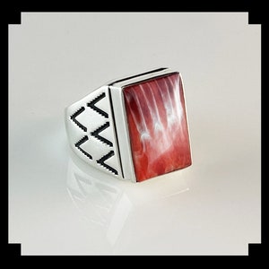 Handcrafted Sterling and Spiny Oyster Men&#39;s Ring   Size 12