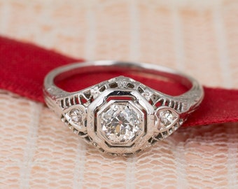 Vintage Art Deco Diamond Engagement Ring in 18k White Gold