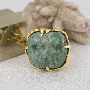 Carved Face in Green Jade 18k Yellow Gold